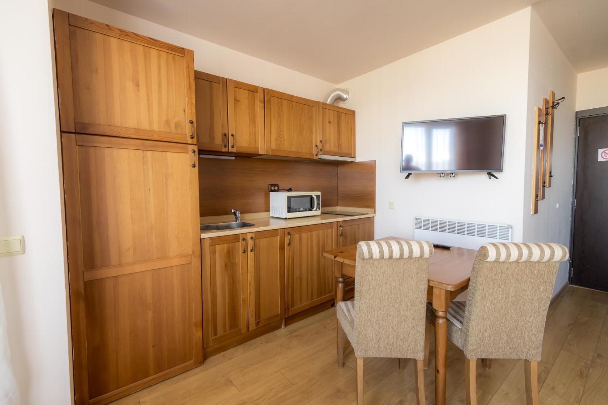 Cornelia Deluxe Aparthotel