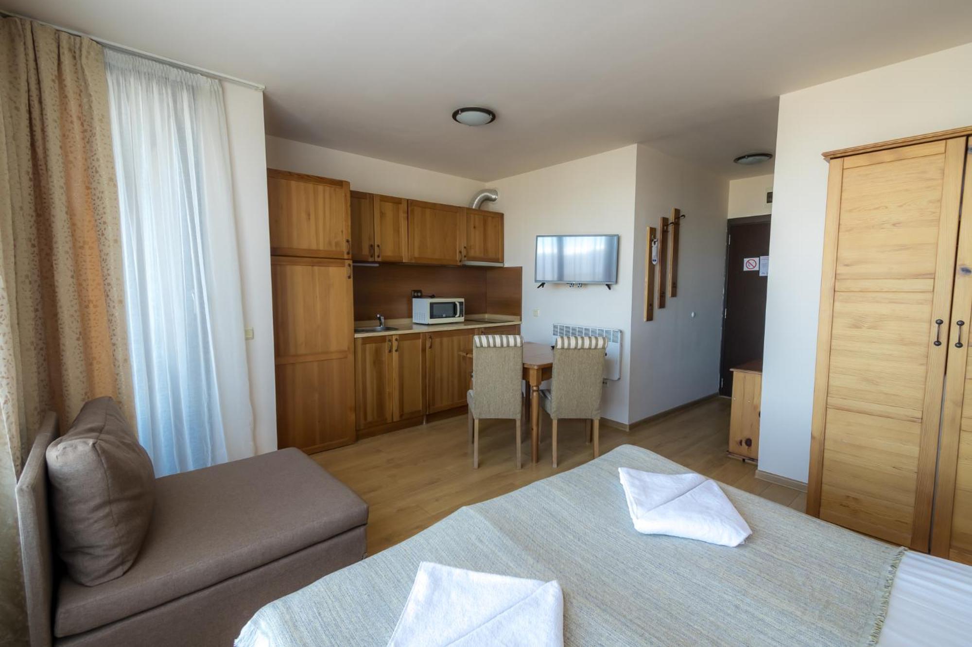 Cornelia Deluxe Aparthotel 3*